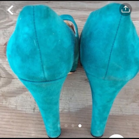 VINCE CAMUTO OPEN TOE HEELS. - Picture 4 of 4